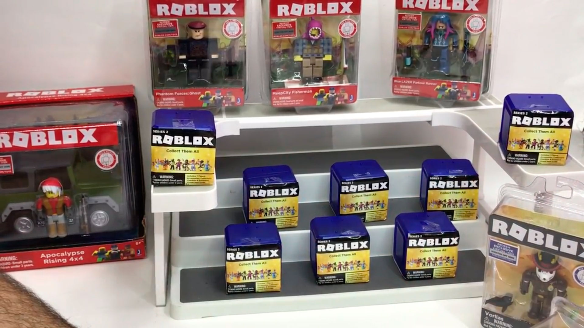 Unboxing Roblox Juguetes Mystery Jjyc - abriendo juguetes misteriosos oficiales de roblox códigos de items exclusivos en el vídeo